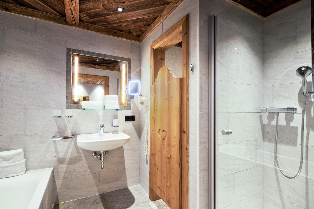 Promi Alm Flachau - Luxus Chalets Exteriör bild
